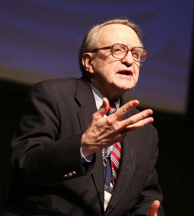  Dr. Darwin J. Prockop speaking at an event. (Credit: International Society Cell & Gene Therapy)