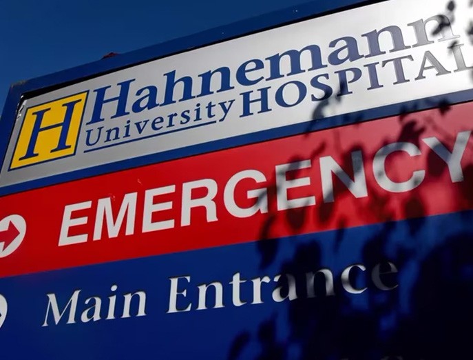 A Hahnemann University Hospital sign that says the hospital name, “EMERGENCY” with a right arrow, and “Main Entrance” with a right arrow. 